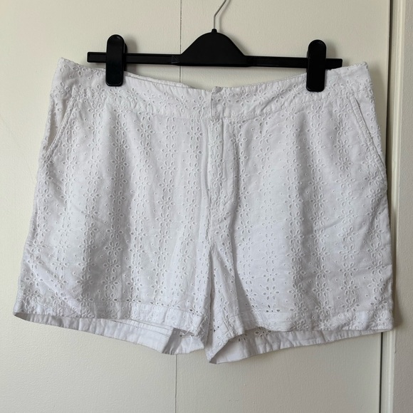 ✨ Cynthia Rowley White Eyelet Shorts – Size 12 ✨ - Picture 1 of 3
